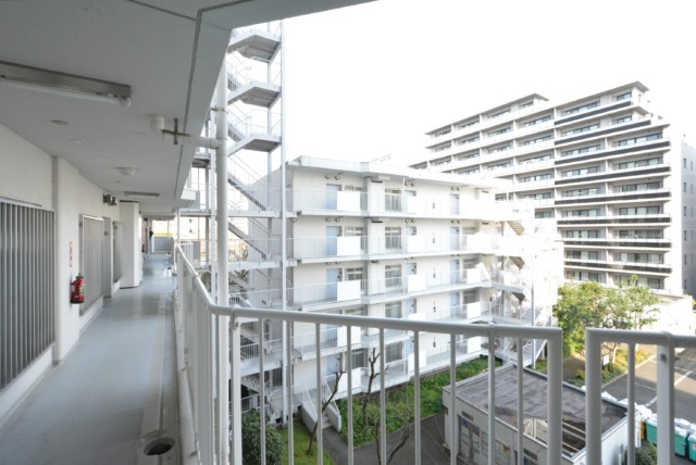 ファミリータウン東陽J棟 玄関