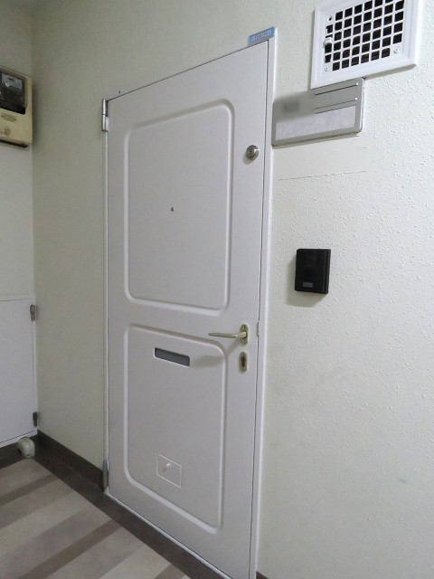 御苑フラワーマンション　玄関扉