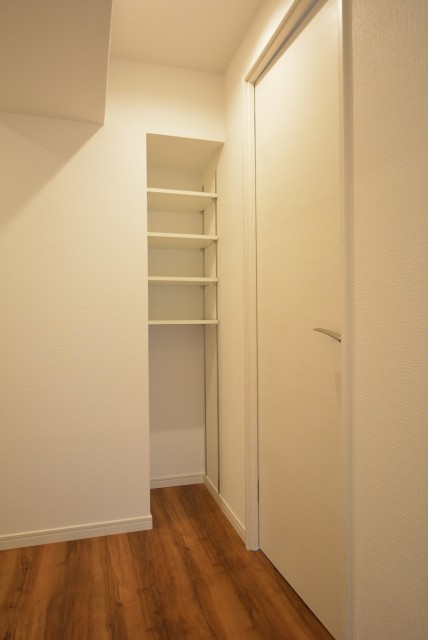 マンション雅叙苑 廊下収納