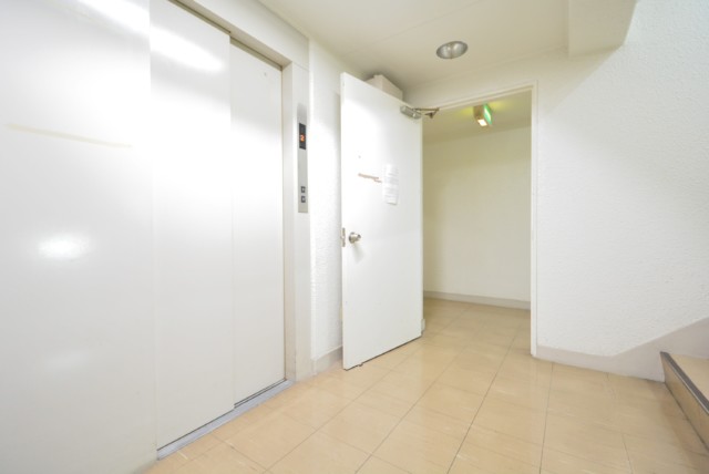 エル・アルカサル渋谷 玄関