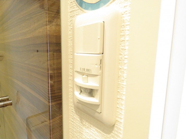 サードリハイツ本館　人感センサー