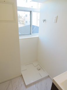 祐天寺コーポラス　洗濯機置場