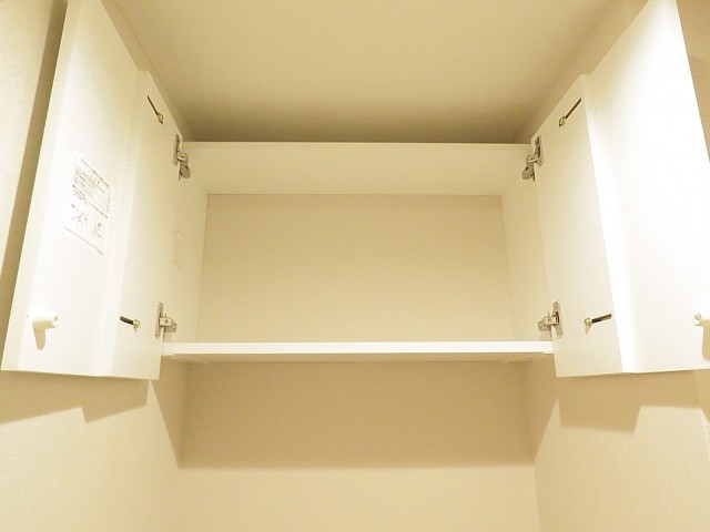 キャッスル共進マンション　トイレ吊戸棚