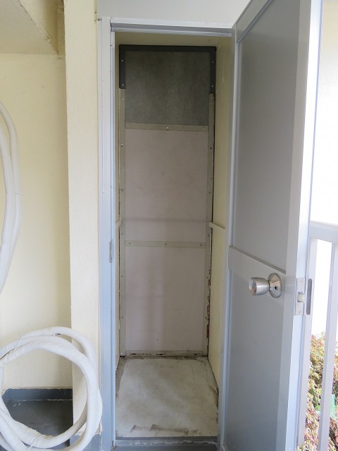 東建マンション学芸大　バルコニー収納