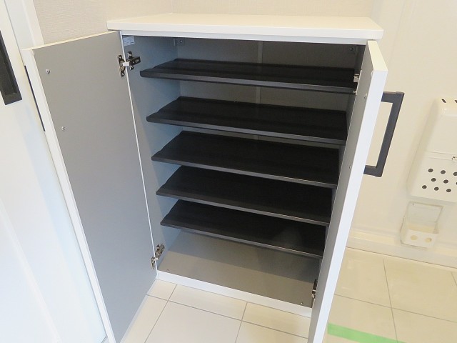 モナーク三軒茶屋　シューズボックス