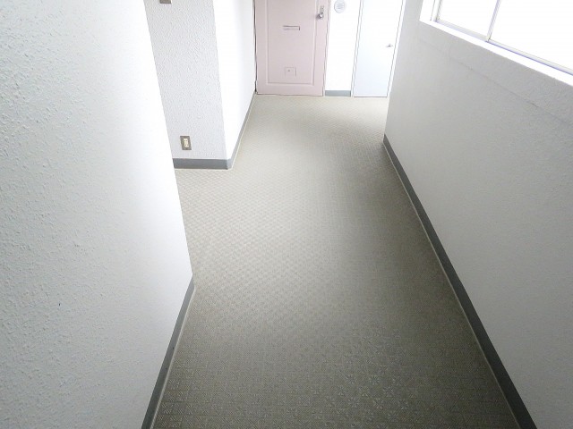 モナーク三軒茶屋　共用廊下