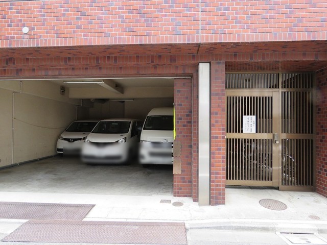 グランドメゾン新宿東　駐車場