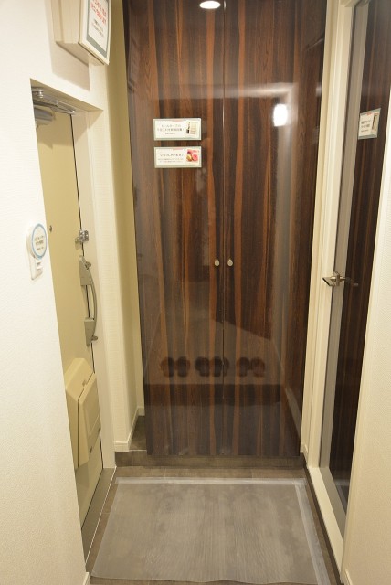 マンション雅叙苑 玄関