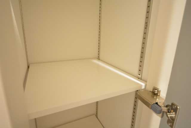 御苑フラワーマンション 廊下収納2