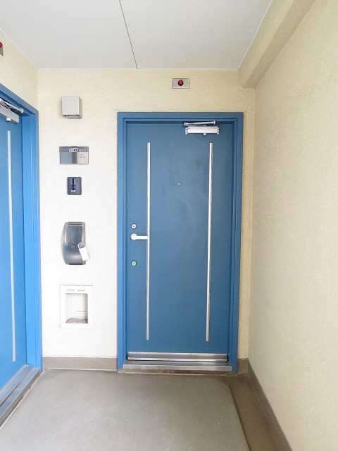 馬事公苑前ハイム　玄関前