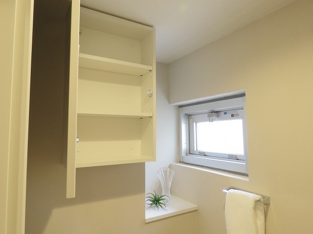 松見坂武蔵野マンション　吊戸棚