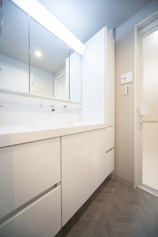 日商岩井碑文谷マンション 洗面室