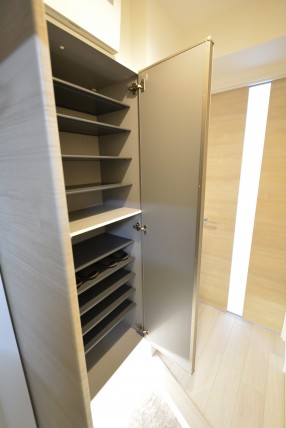 トーア明大前マンション 玄関