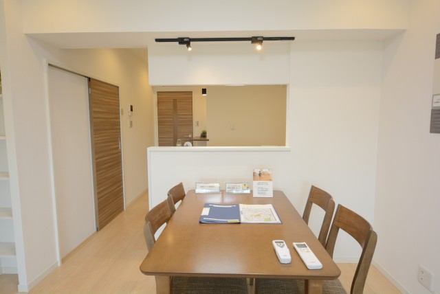 馬事公苑前ハイム2号棟 リビング・ダイニング