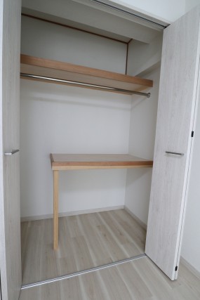 秀和南大井レジデンス洋室