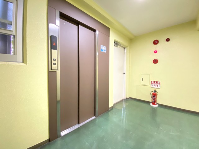 三軒茶屋サンハイツ 玄関