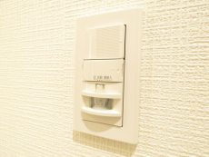 柿の木坂東豊エステート　人感センサー