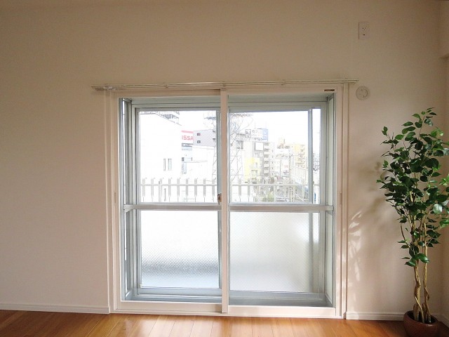 柿の木坂東豊エステート　洋室窓