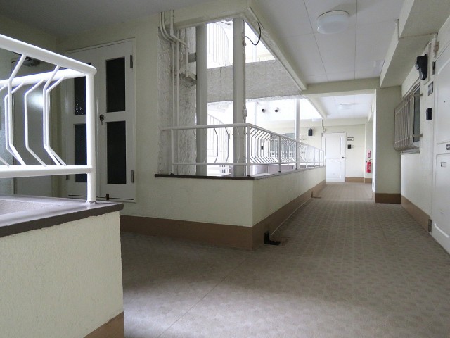 柿の木坂東豊エステート　共用廊下