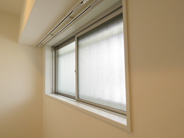 セブンスターマンション西五反田　廊下窓