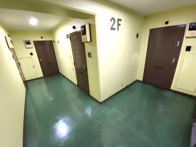 三軒茶屋サンハイツ 玄関