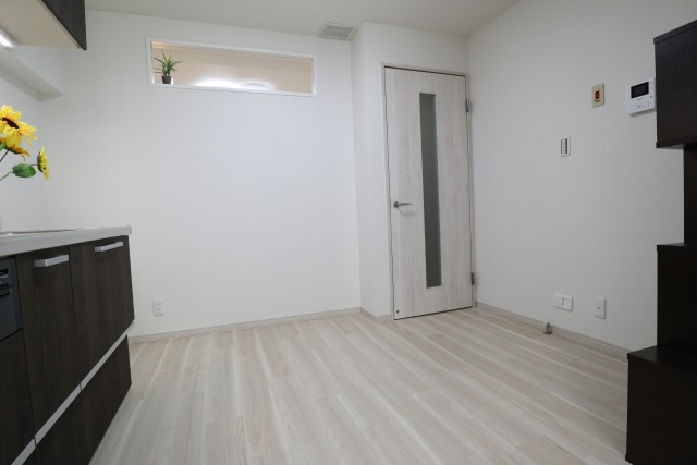 秀和南大井レジデンス サービスルームへ