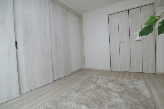 秀和南大井レジデンス洋室