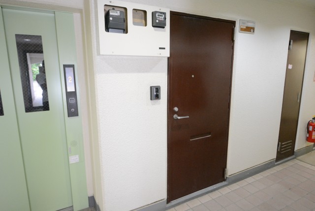 ハイネス哲学堂 玄関