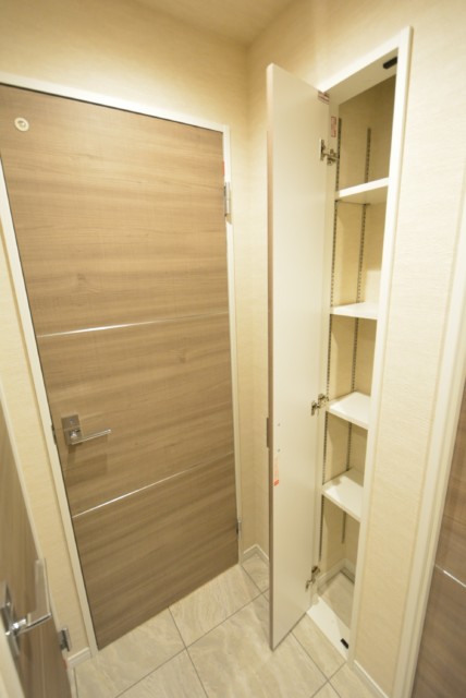リシェ広尾 廊下収納