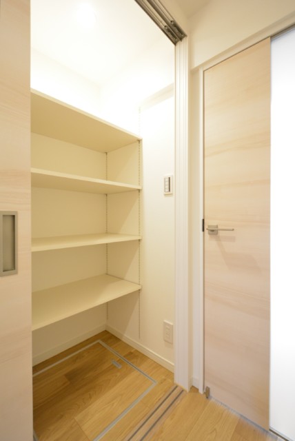 ライオンズマンション玉堤 収納・洗濯機スペース