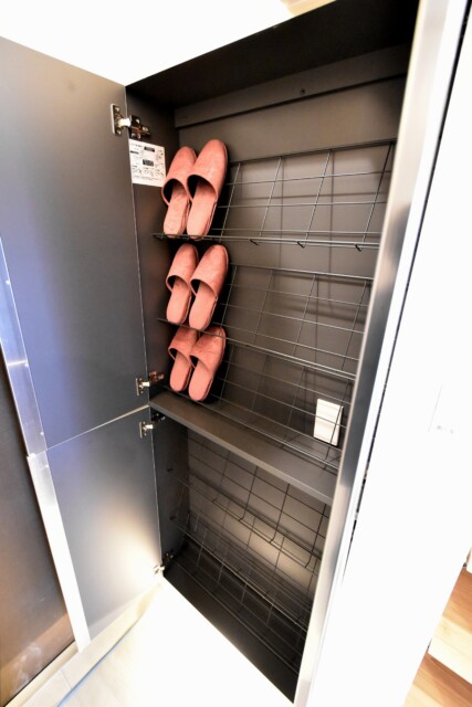 ハイネス大久保 玄関