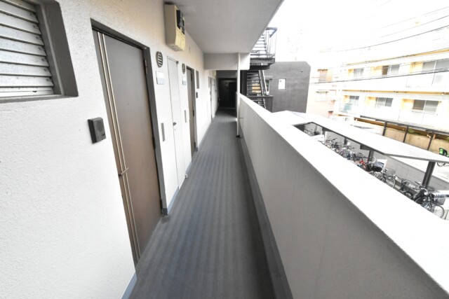 ハイネス大久保 玄関