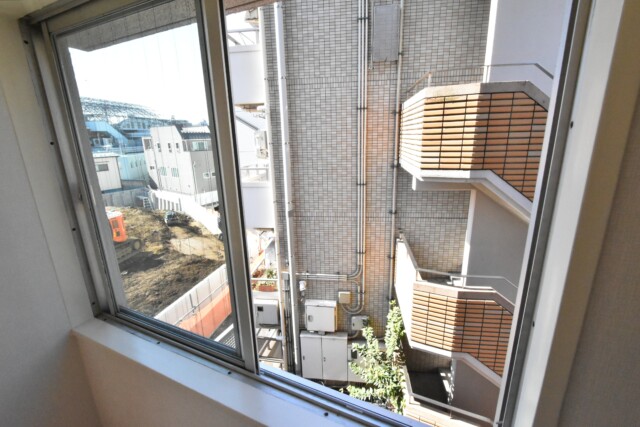 ハイネス大久保 洋室2