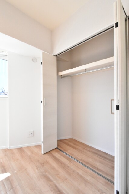 ハイネス大久保 洋室1