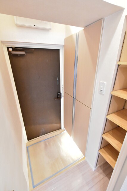 ハイネス大久保 玄関