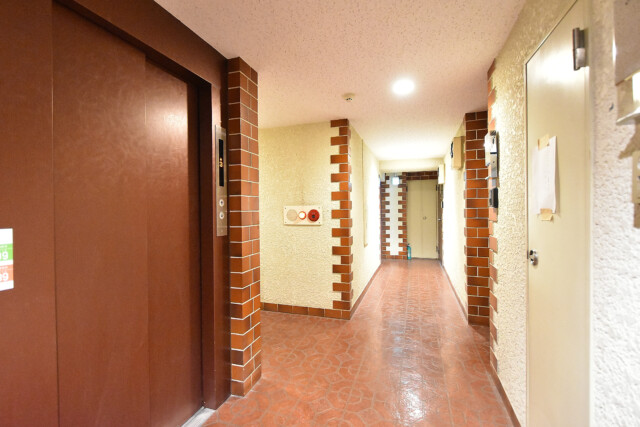 白金台桜苑マンション 玄関