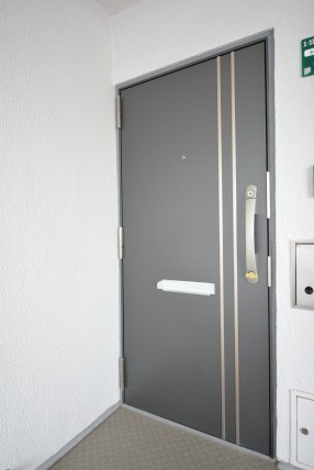 マンション雅叙苑 玄関