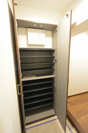 松濤ハウス 玄関