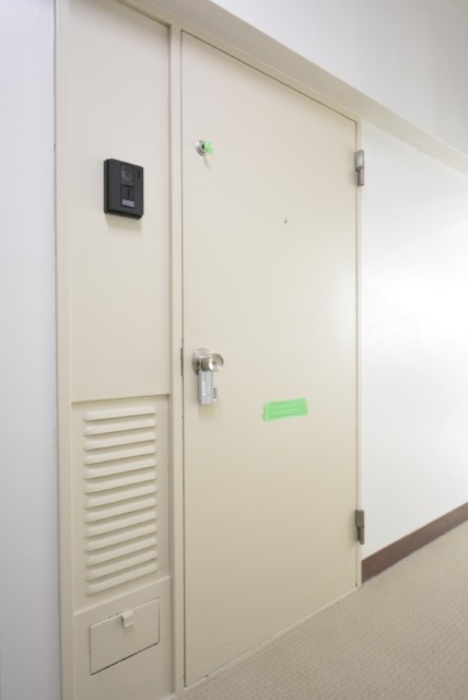 パレス三條 玄関