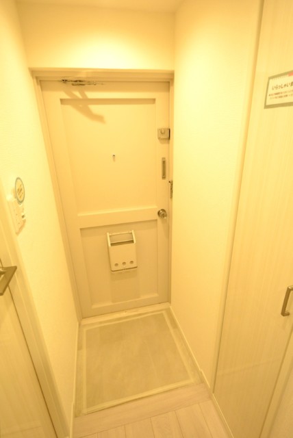 パレス三條 玄関