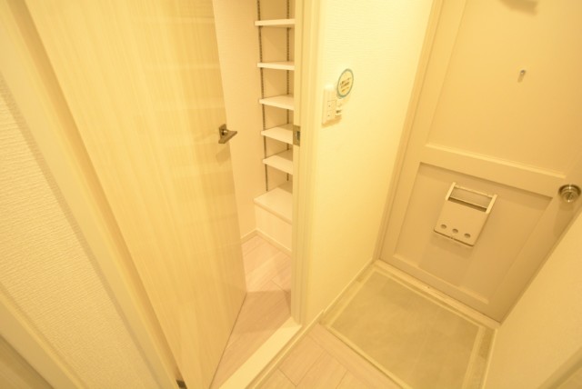 パレス三條 玄関