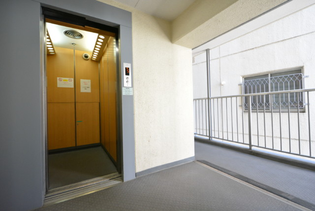 田町スカイハイツ 玄関