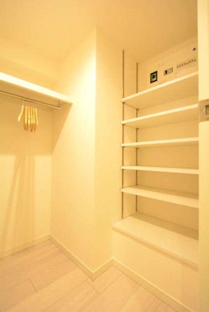 パレス三條 玄関