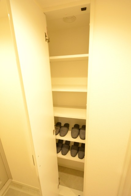 パレス三條 玄関