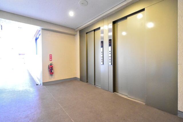 ライオンズマンション初台 玄関