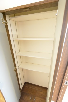 松濤ハウス 廊下収納