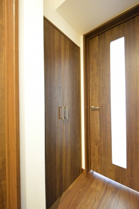 松濤ハウス 廊下収納