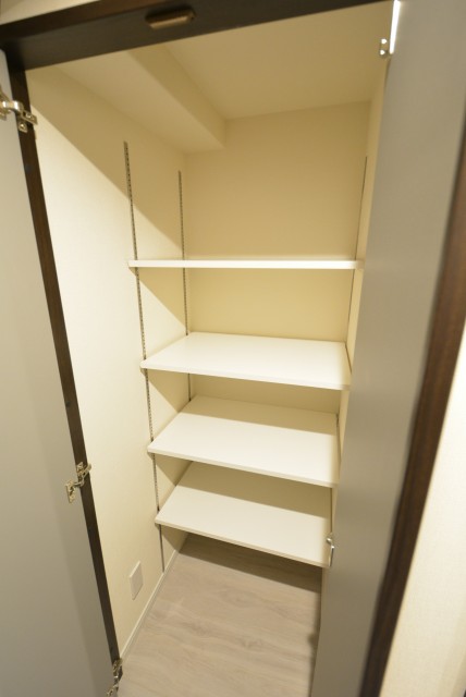 三田ナショナルコート (51)廊下収納