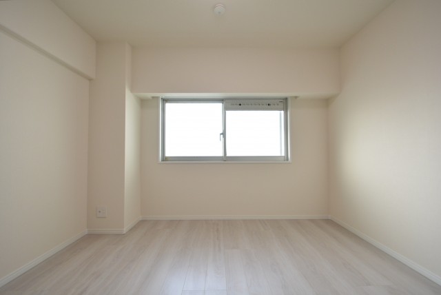 三田ナショナルコート 洋室1