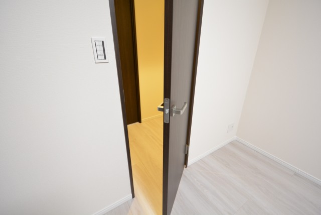 三田ナショナルコート 洋室2